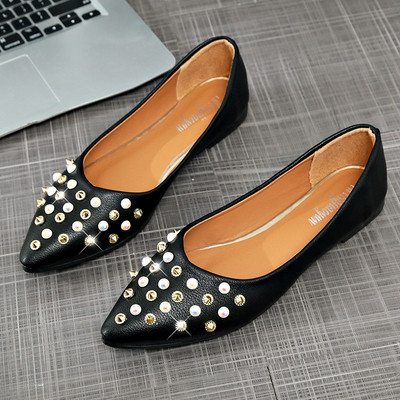 Aktuális női cipő díszgyöngyökkel három színben