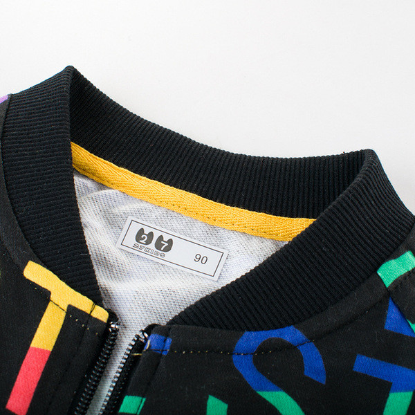 Μοντέρνα παιδική φούτερ για αγόρια με πολύχρωμη επιγραφή