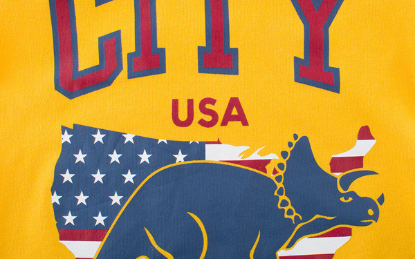 Gyerek blúz fiúknak O-alakú gallérral és rátéttel