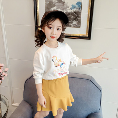 Модерен детски комплект включващ блуза и пола