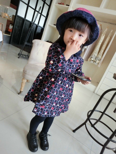 Modern gyerekruha szabású modell színes motívummal, két színben