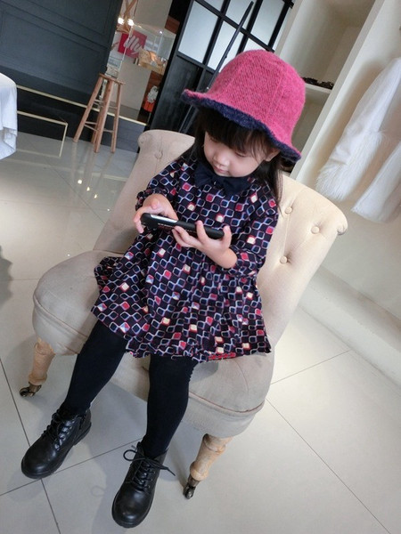 Modern gyerekruha szabású modell színes motívummal, két színben