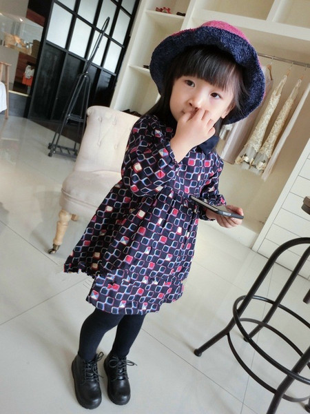 Modern gyerekruha szabású modell színes motívummal, két színben