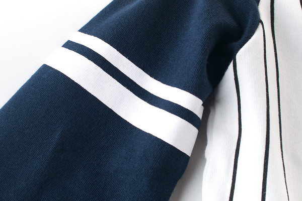 Gyerek blúz O-alakú gallérral és hosszú ujjú fiúknak