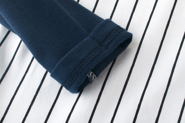 Gyerek blúz O-alakú gallérral és hosszú ujjú fiúknak