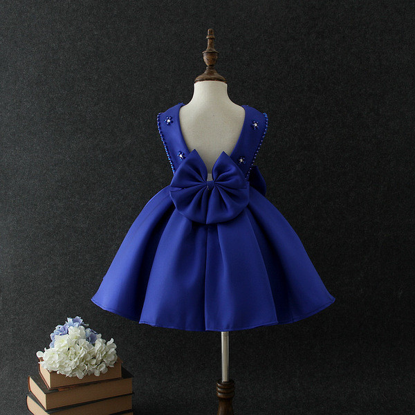 Elegáns ruha lányoknak öt színű szalaggal