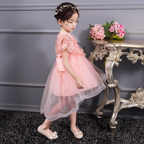 Stílusos gyerekruha csipkével, három színben