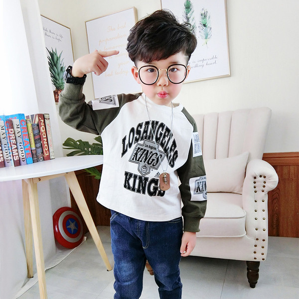 Μοντέρνα παιδική μπλούζα για αγόρια με επιγραφές δύο χρωμάτων