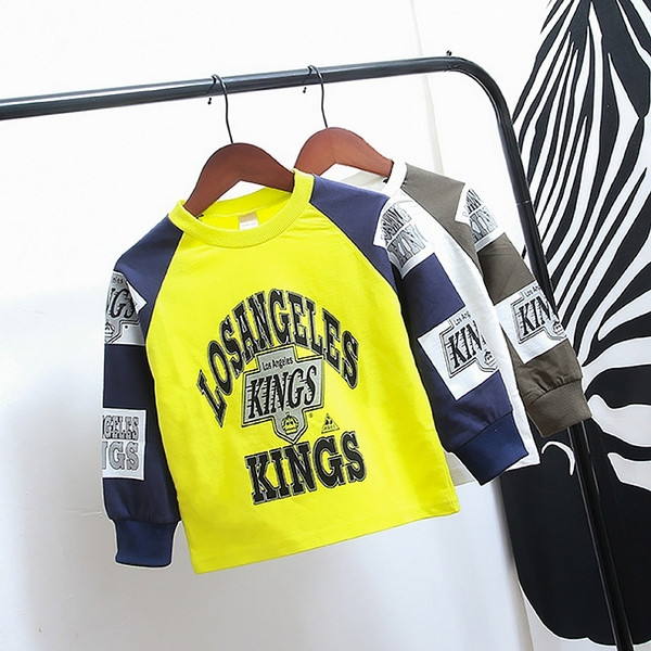 Μοντέρνα παιδική μπλούζα για αγόρια με επιγραφές δύο χρωμάτων