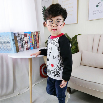 Παιδική μοντέρνα μπλούζα με εφαρμογές για αγόρια