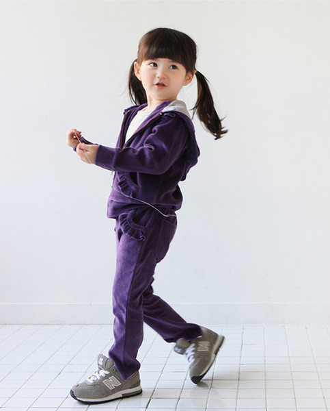 Sportos gyerekcsapat lányoknak három színben