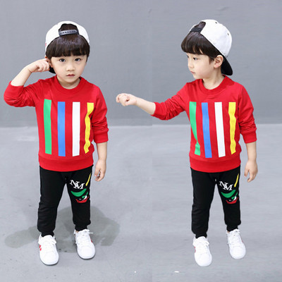 Καθημερινό παιδικό σετ για αγόρια με έγχρωμη εφαρμογή σε μαύρο και κόκκινο χρώμα