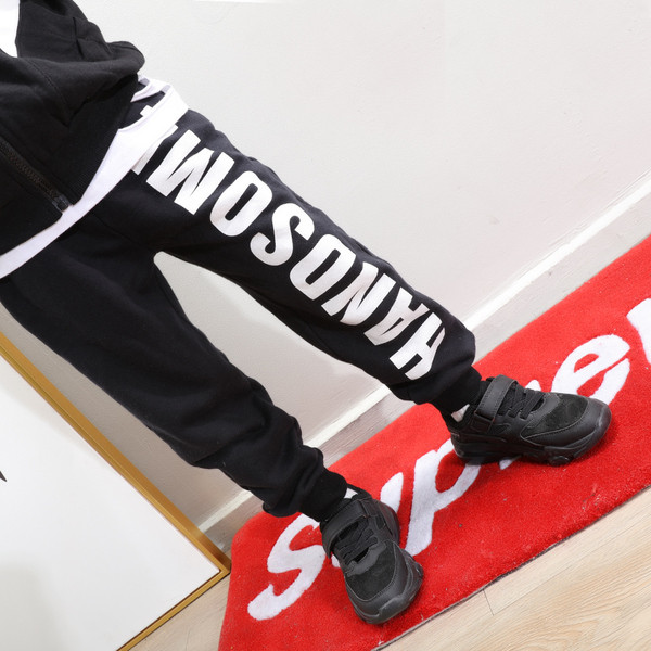 Fekete színű, feliratos sport- és alkalmi gyereknadrág - két modell