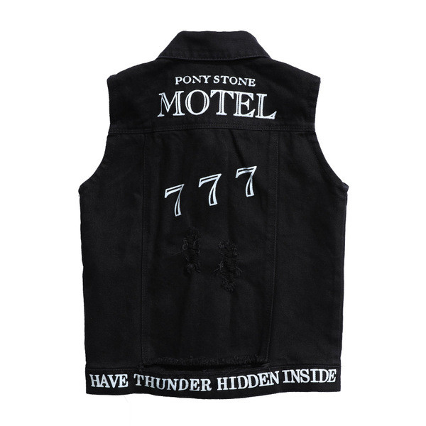 Μοντέρνο παιδικό γιλέκο με σκισμένα μοτίβα και επιγραφές σε μαύρο χρώμα