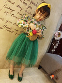 Korszerű gyerekszett, tüllszoknyával és blúzzal