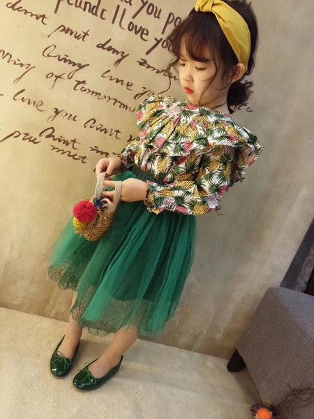 Korszerű gyerekszett, tüllszoknyával és blúzzal