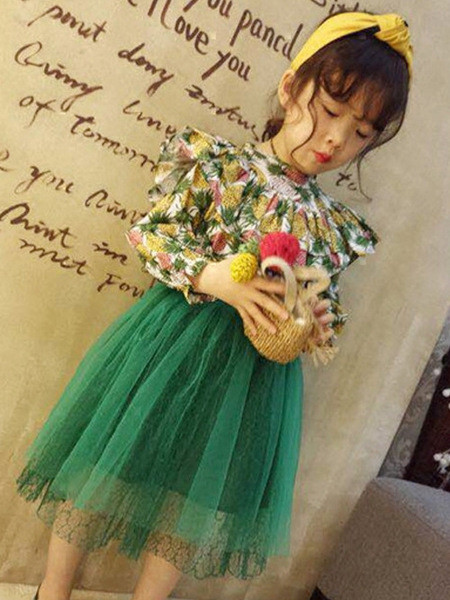 Korszerű gyerekszett, tüllszoknyával és blúzzal