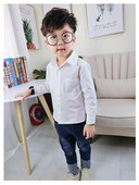 Stílusos gyereking fiúknak fehér zsebbel