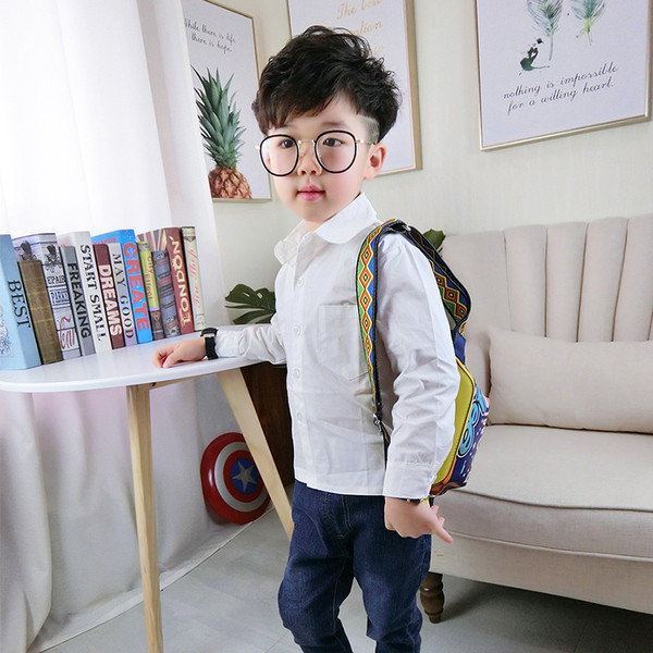 Stílusos gyereking fiúknak fehér zsebbel