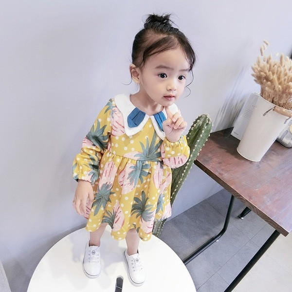 Rochie moderna pentru copii de culoare galbena cu guler alb si aplicatie