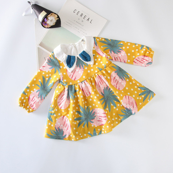 Rochie moderna pentru copii de culoare galbena cu guler alb si aplicatie