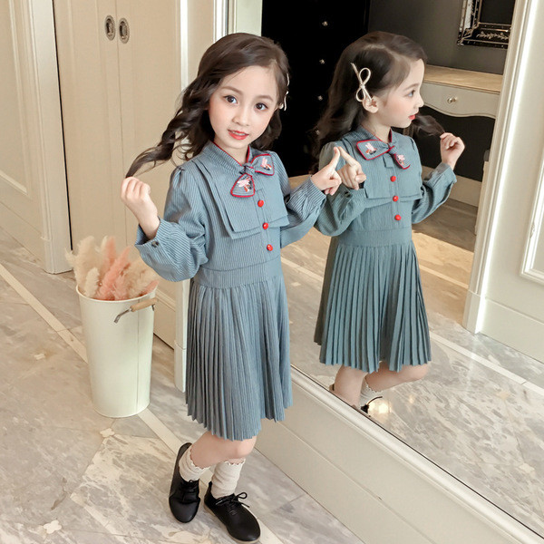 Model modern de croi rochie pentru copii in gri