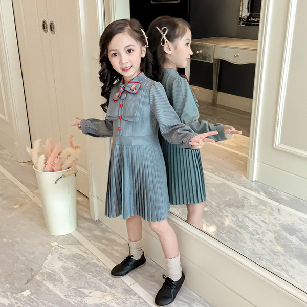 Model modern de croi rochie pentru copii in gri