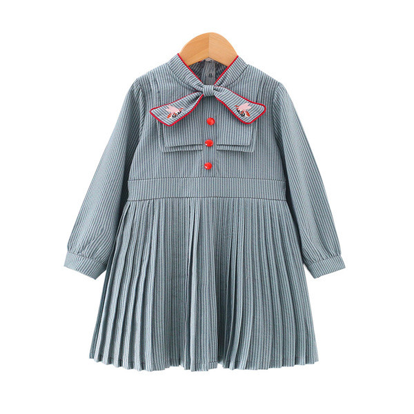 Model modern de croi rochie pentru copii in gri