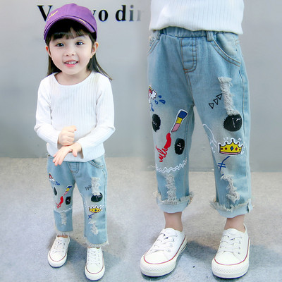 Модерни детски дънки за момичета с цветни емблеми