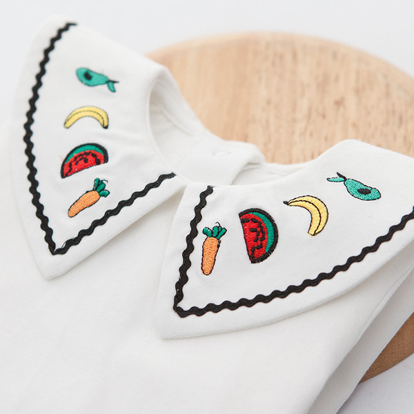 Stílusos gyereking fehér hímzéssel