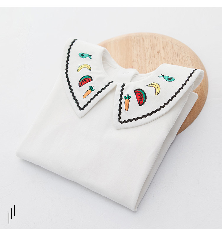 Stílusos gyereking fehér hímzéssel