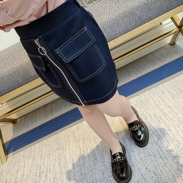 Stílusos gyerekszoknya cipzárral és zsebekkel