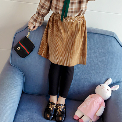 Modern bársony gyerekszoknya szabású modell