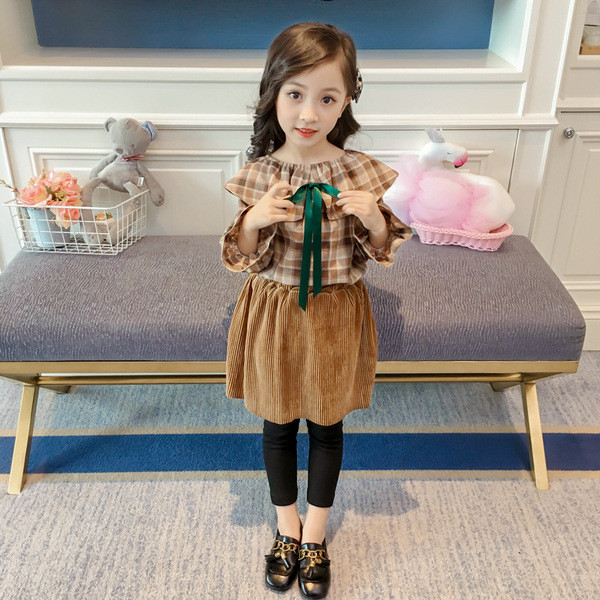 Modern bársony gyerekszoknya szabású modell