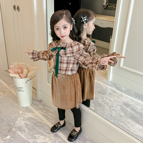 Modern bársony gyerekszoknya szabású modell