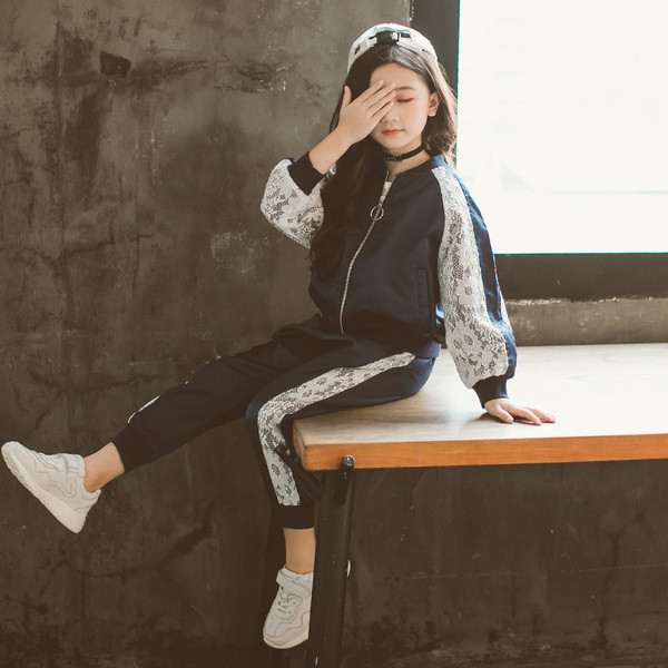 Modern, két részből álló, csipkehatású gyerekcsapat