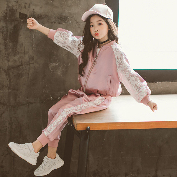 Modern, két részből álló, csipkehatású gyerekcsapat