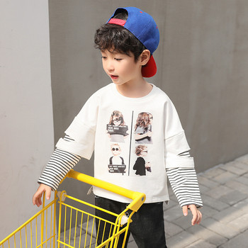 Μοντέρνα παιδική μπλούζα με ριγέ μανίκια σε μαύρο και κόκκινο χρώμα