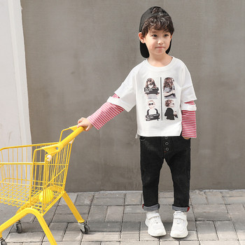 Μοντέρνα παιδική μπλούζα με ριγέ μανίκια σε μαύρο και κόκκινο χρώμα