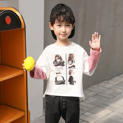 Μοντέρνα παιδική μπλούζα με ριγέ μανίκια σε μαύρο και κόκκινο χρώμα