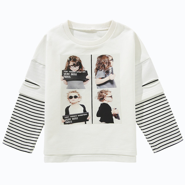 Μοντέρνα παιδική μπλούζα με ριγέ μανίκια σε μαύρο και κόκκινο χρώμα