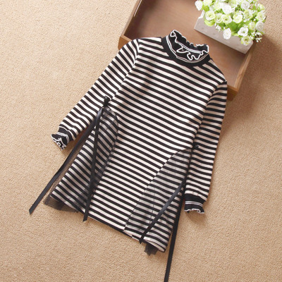 Modern csíkos gyerekruha csipke elemmel több színben