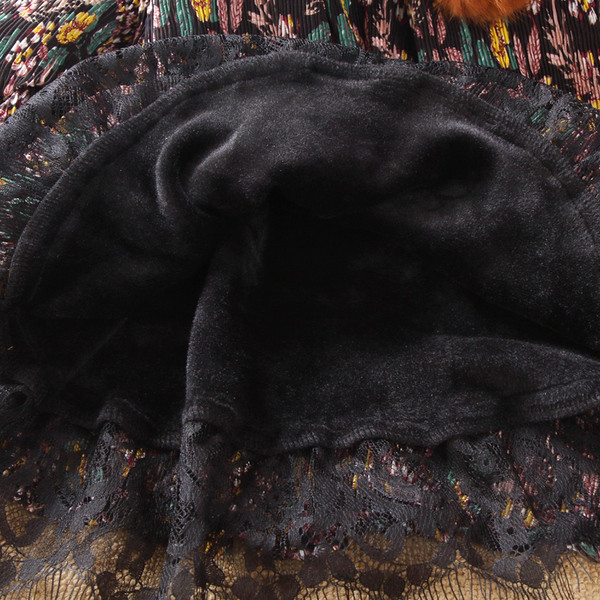 Korszerű hosszú ujjú gyerekruha virágmotívumokkal, két színben