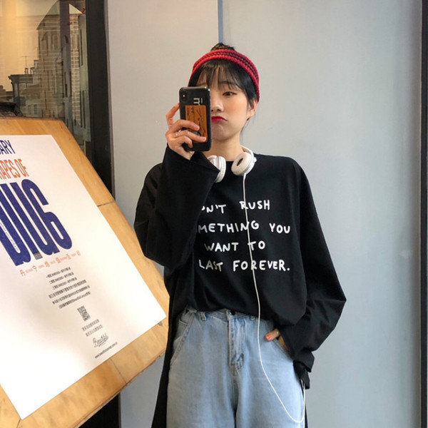 Alkalmi női blúz feliratokkal széles modell