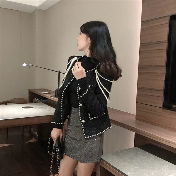 HIT Aktuális női kabát fekete gyöngyökkel