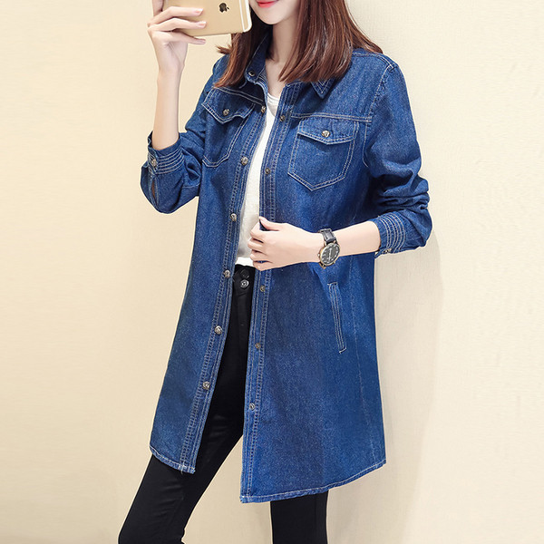 Μοντέρνο γυναικείο πουκάμισο τζιν με τσέπες