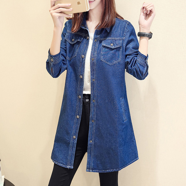 Μοντέρνο γυναικείο πουκάμισο τζιν με τσέπες