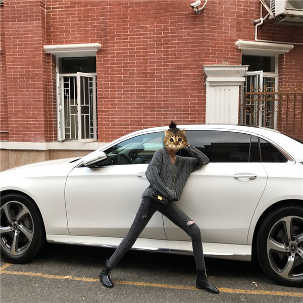 Μοντέρνα γυναικεία τζην με σχισμένα  σχέδια σε γκρι χρώμα