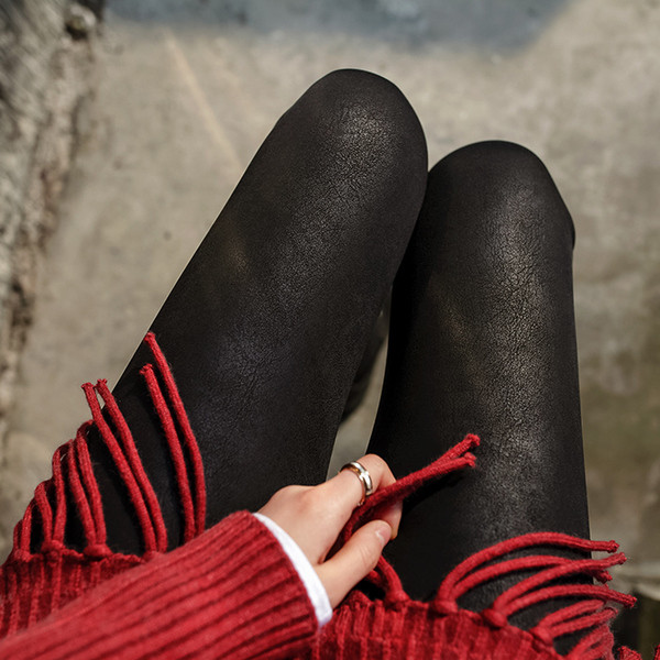 Aktuális női leggings fekete színben