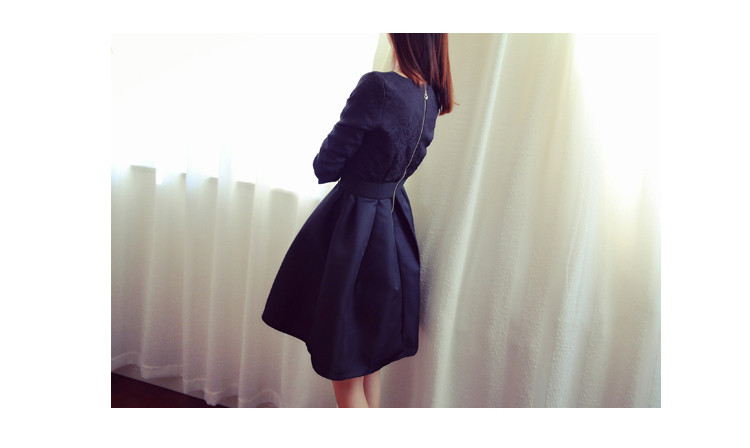 ÚJ modell női ruha övvel fekete és piros színben